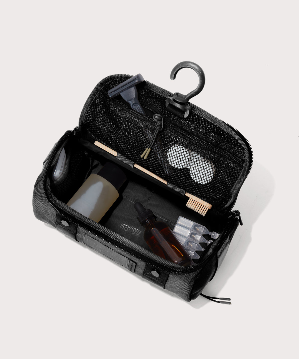 Seoul Dopp Kit in Onyx. Large - Image 2